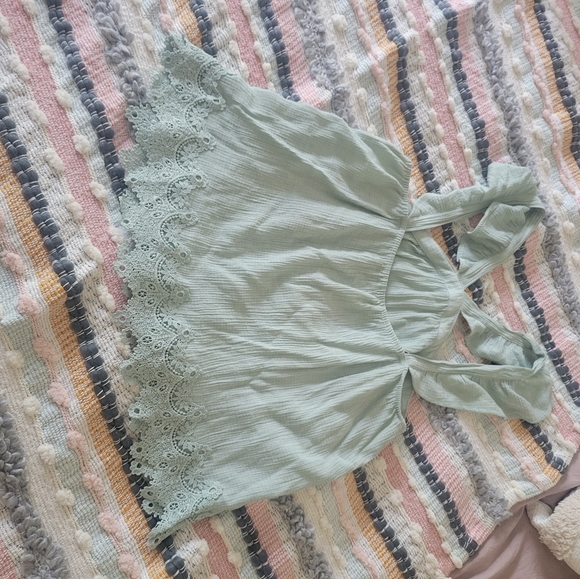 Mine top with ruffle sleeve and lace - Picture 8 of 10